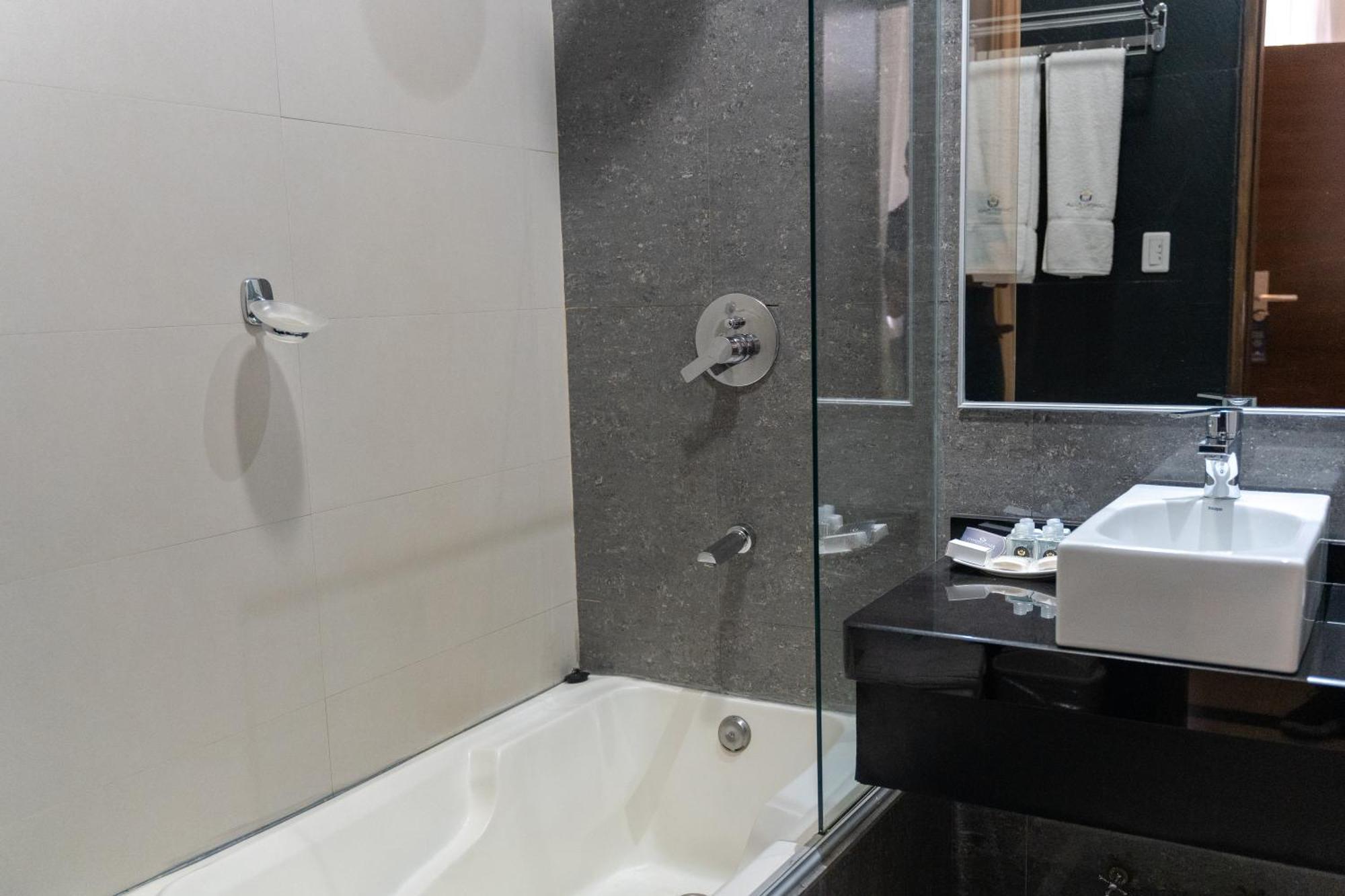 Camino Plaza Hotell Cochabamba Exteriör bild